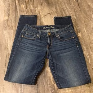 American Eagle Medium Wash Skinny Jeans Size 6
